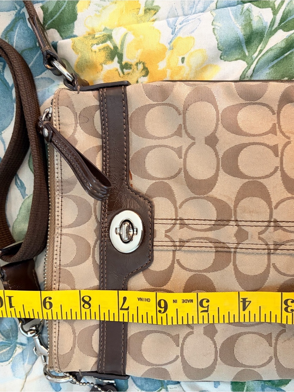 Coach Beige and Brown Signature Crossbody Bag with Turn-Lock - Picture 8 of 10